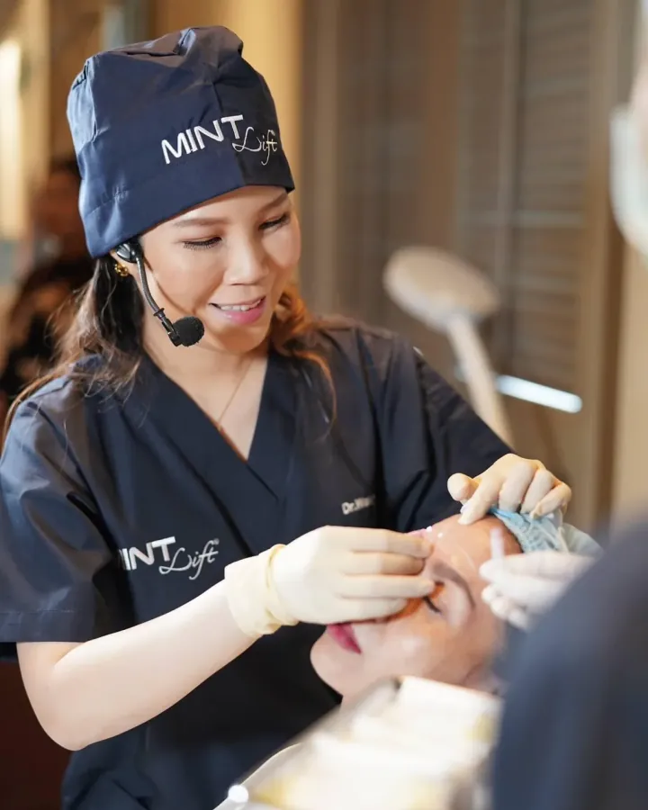Dr. Waleerat performing live MINT Lift demonstration