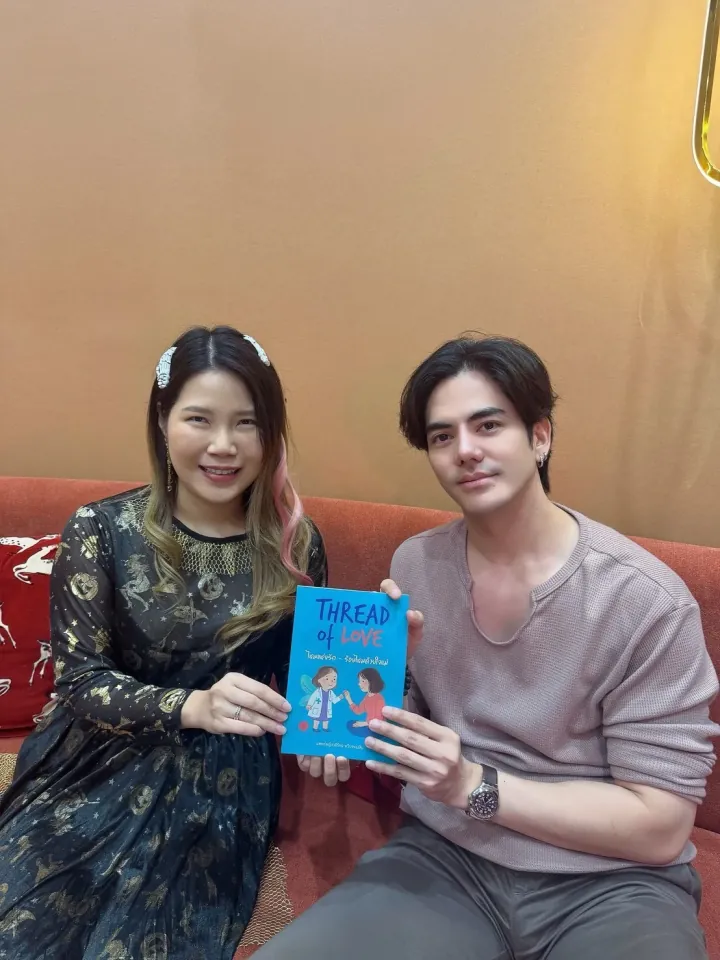 Dr. Waleerat presenting Thread of Love book to Thai celebrity