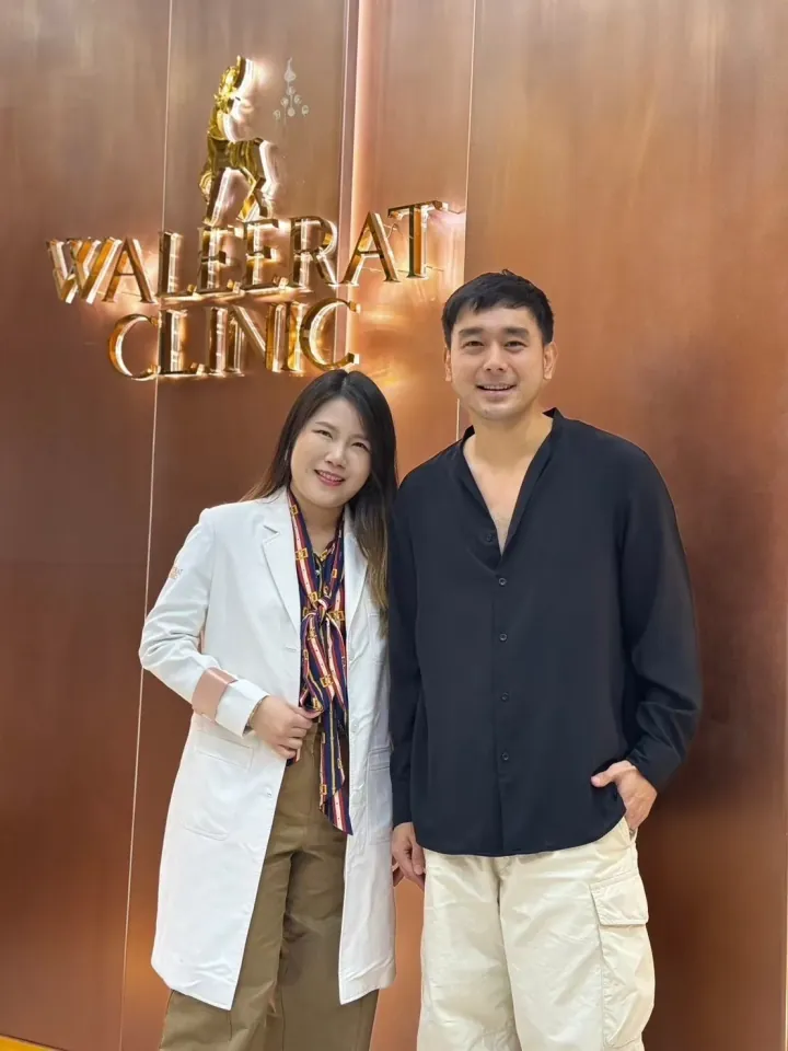 Dr. Waleerat with celebrity at Waleerat Clinic